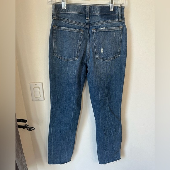 Abercrombie and Fitch The Mom High Rise Distressed Denim Jeans Size 26 2 Raw Hem - Picture 2 of 6
